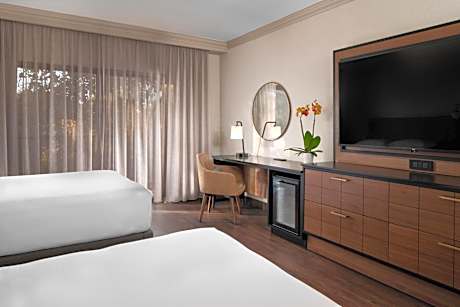 Queen Room with Two Queen Beds and View