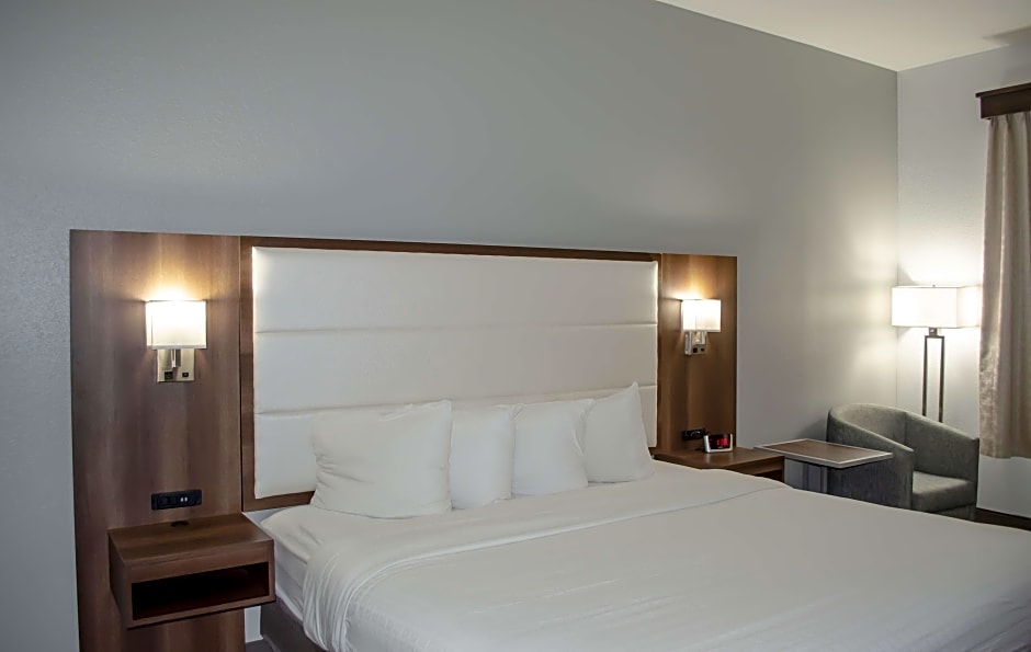 Photo 1 of 7 of 2 Queen Beds, Mobility Accessible, Bathtub