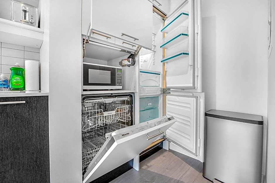 King Bed, Amazing View, Free Parking