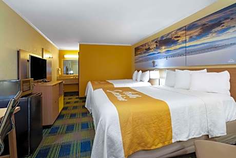 Queen Room with Two Queen Beds - Non-Smoking