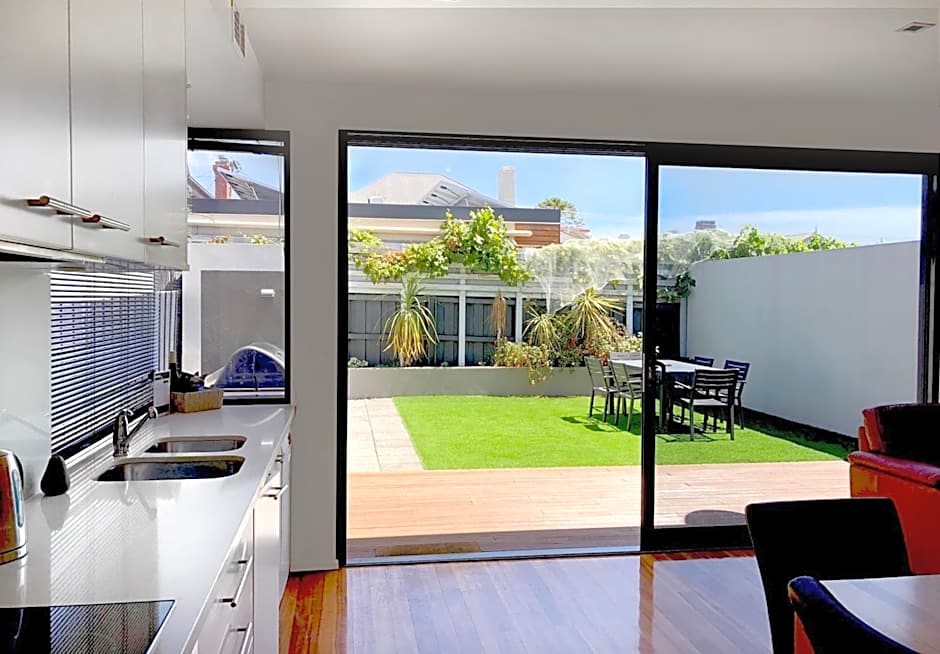 Sullivans Cove Apartments