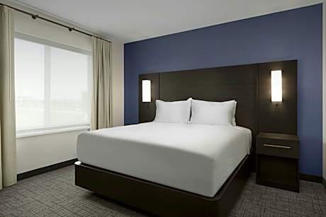 1 Bedroom Suite, 1 King, Sofa bed