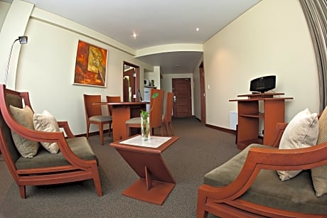 FAMILY KING SIZE BED