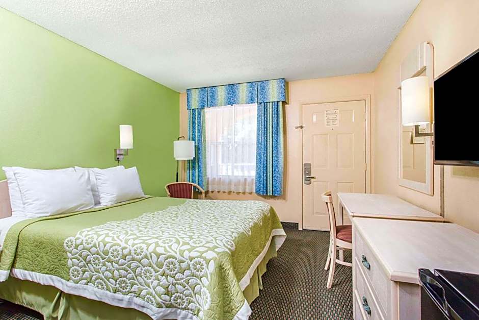Days Inn by Wyndham Bradenton I-75