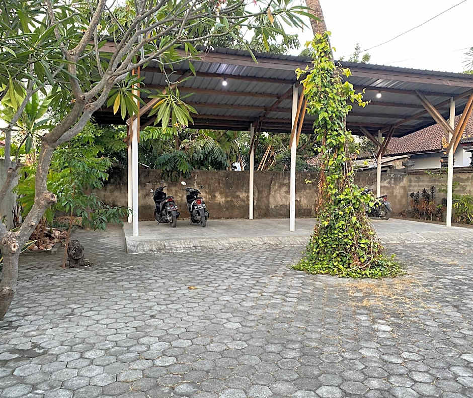 OYO Life 93155 Wisma Sarah