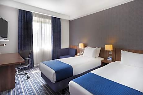 Standard Twin Room with Free Hot Breakfast