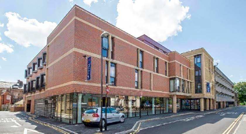 Travelodge Harrogate West Park