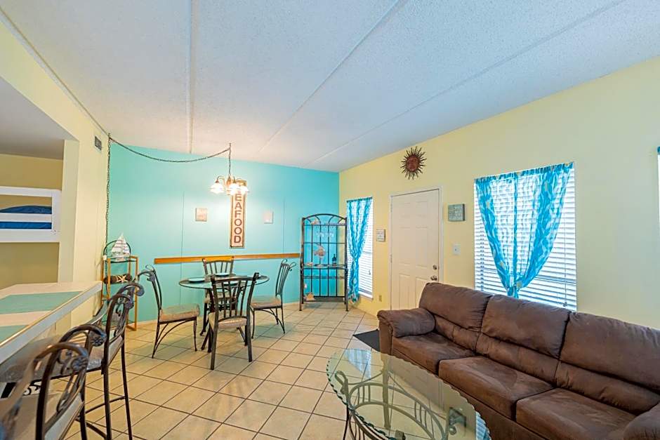 Affordable SPI family condo - walking distance to the beach, Sleeps 6, Third Floor, 2025 Traveler Award