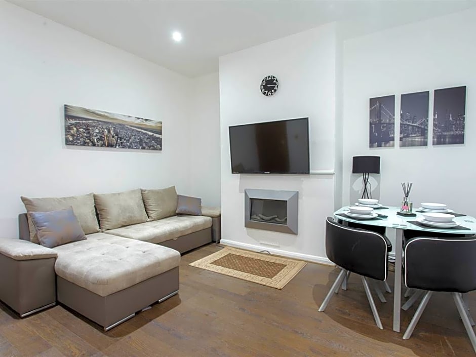 Photo 1 of 25 of Park House Apartments
