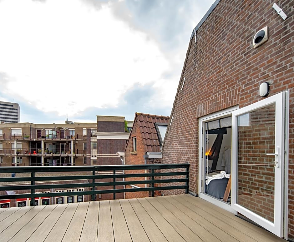 Family penthouse 7-Minutes from Rotterdam Central newly build top floor terrace