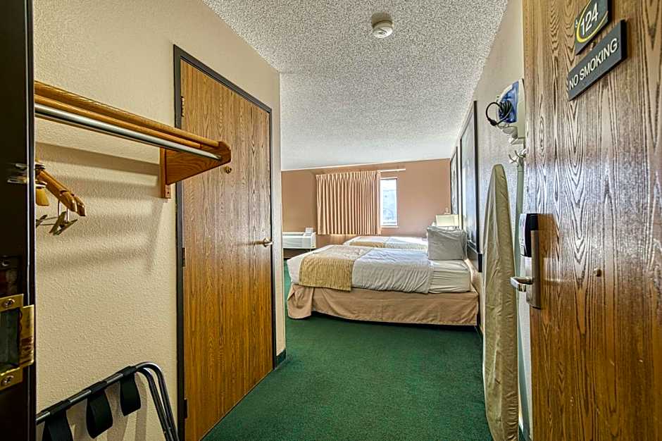 Super 8 by Wyndham Sturgis