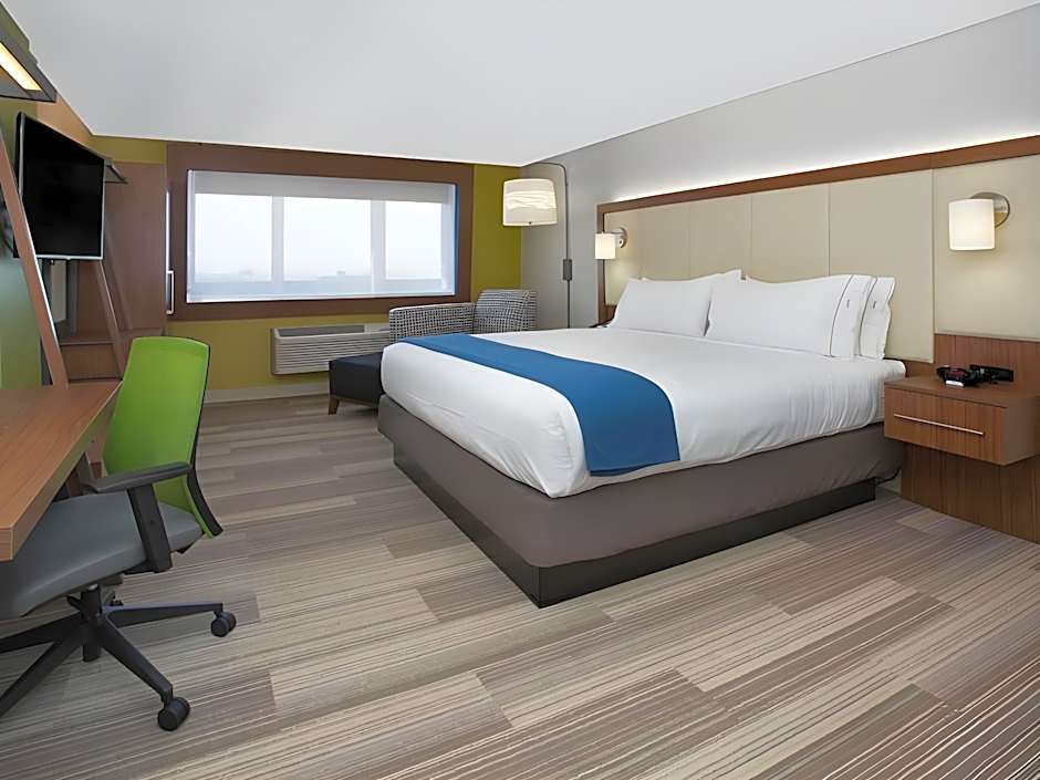 Photo 1 of 2 of 1 King Bed, Hearing Accessible