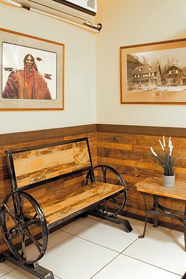 Pemberton Hotel (Motel)