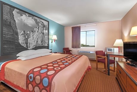 Queen Room - Mobility Access/Non-Smoking