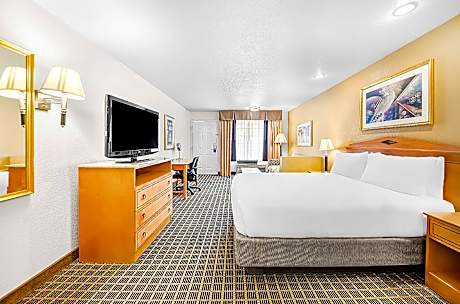 1 King Bed  Non-Smoking Sofabed Flat Screen Television Work Desk Microwave And Refrigerator In-Room 