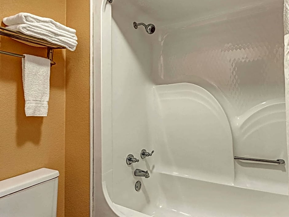 Days Inn & Suites by Wyndham Osceola AR