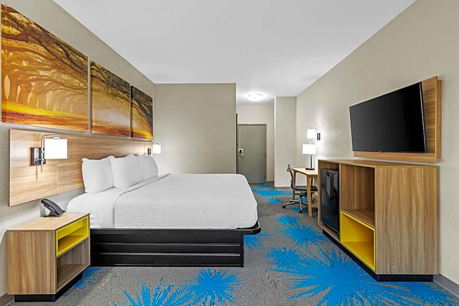 Days Inn & Suites by Wyndham Union City