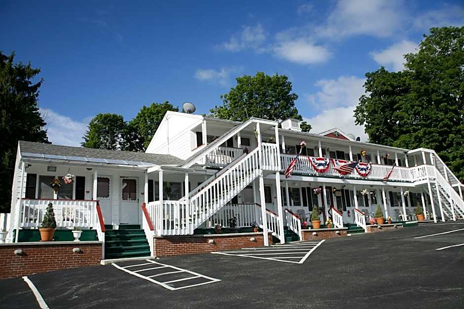 Photo 1 of 22 of Bennington Motor Inn