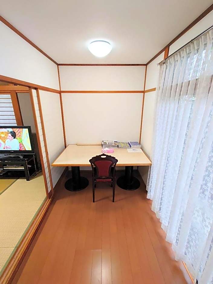 season guest house in nishi shinjuku 100 square meters, 4 bedrooms, 2 living rooms