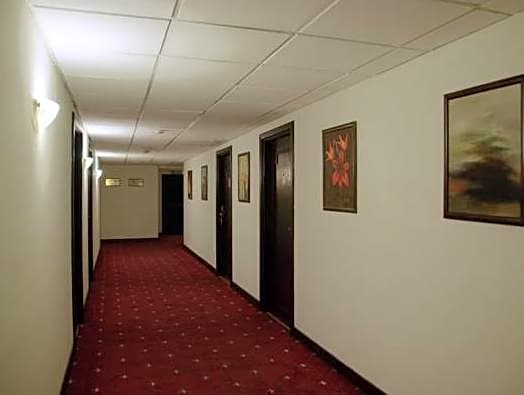 Al Fanar Palace Hotel and Suites