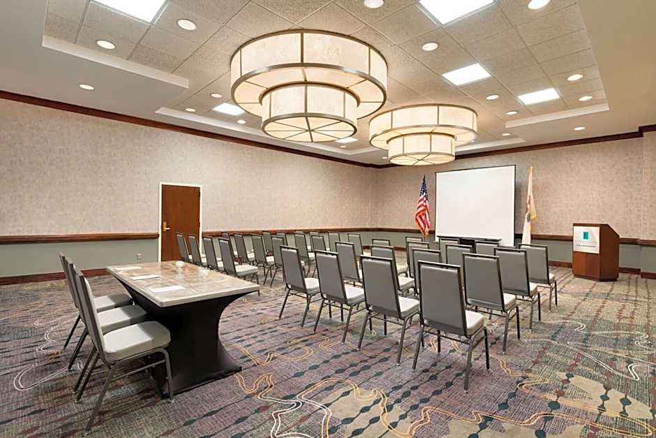 Embassy Suites by Hilton Chicago North Shore Deerfield