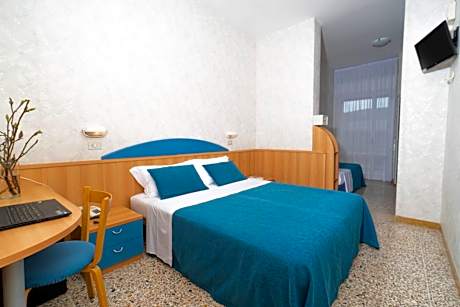 Economy Triple Room