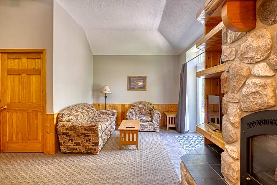 The River Condos Hot Tub Fireplace Family & Pet Friendly River Front 2 to 6 bedroom condos dock