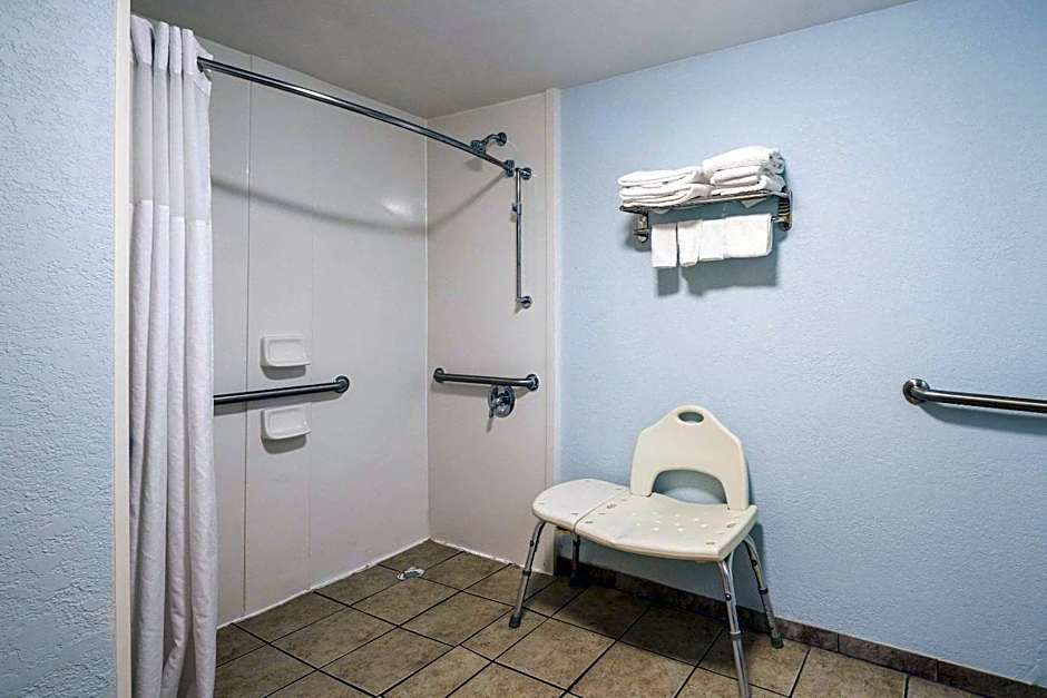 Clarion Inn Cleveland near University