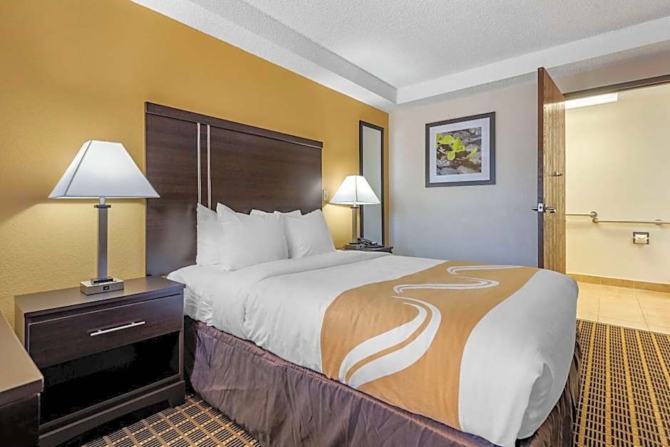 Quality Inn & Suites Warren