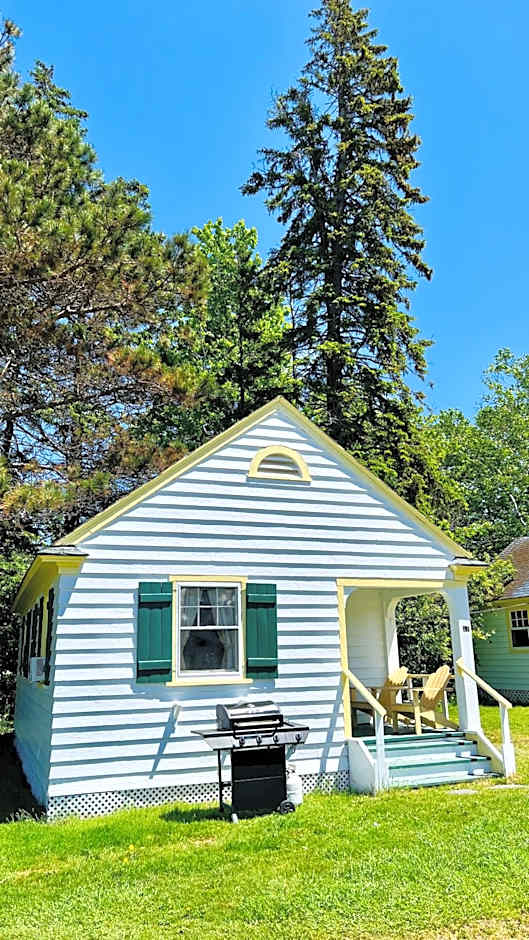 Green Gables Bungalow Court