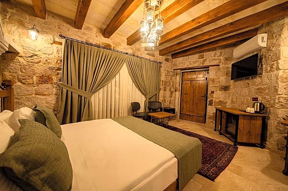 Ares Cave Suites
