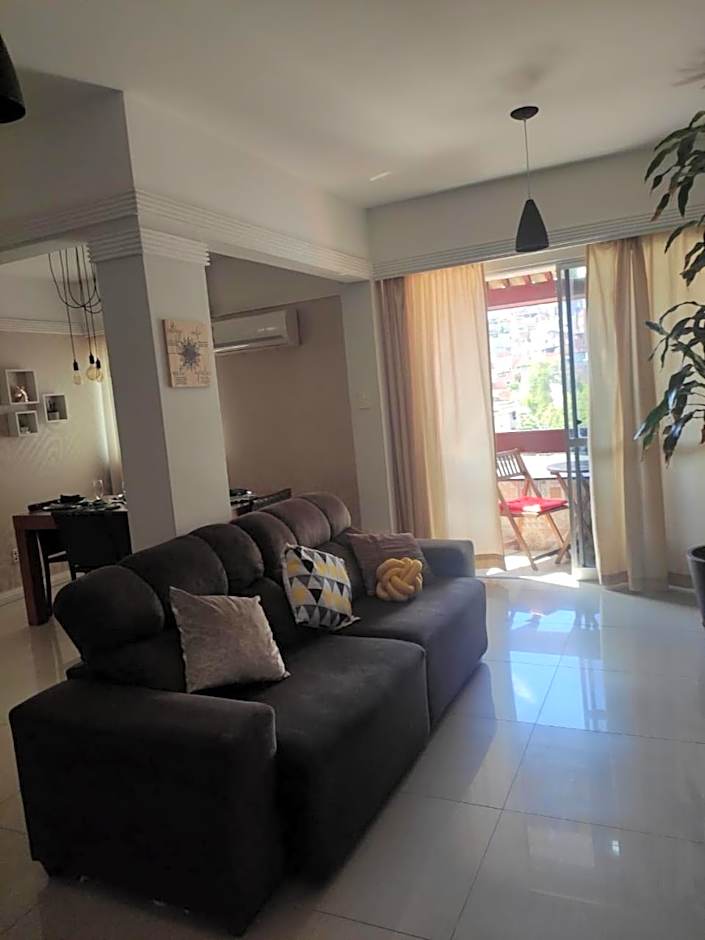 Em Ondina, atravessou praia! Subiu escada piscina!