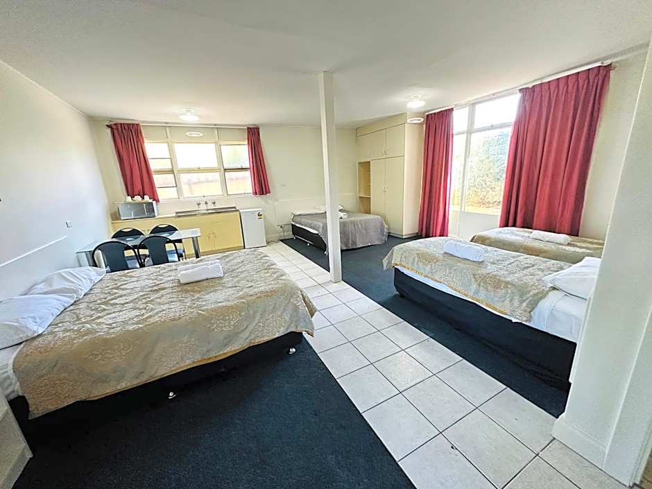 Jacksons Motor Inn