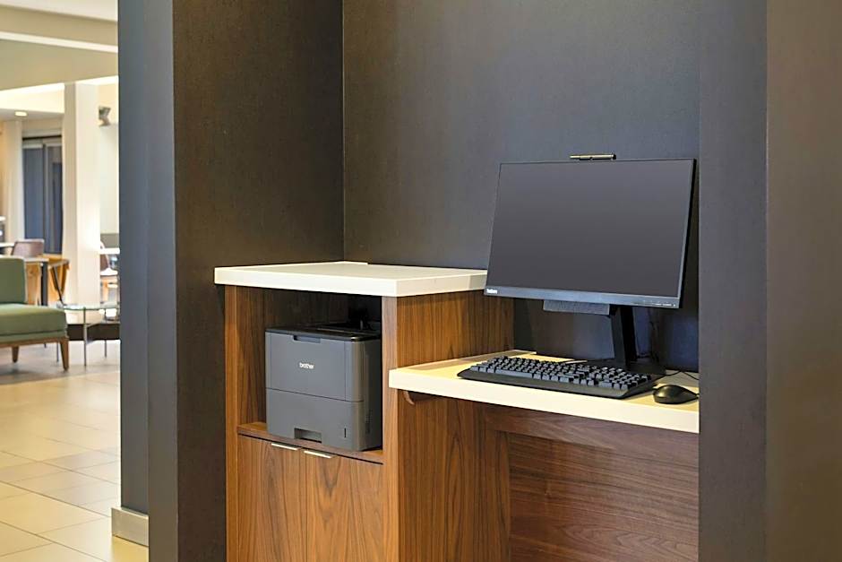 Courtyard by Marriott Fresno