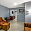 Econo Lodge Inn & Suites I-64 & Us 13