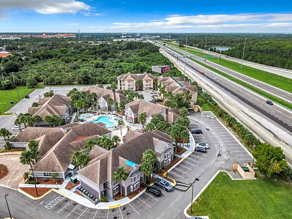 Be Our Guest! 1 Bedroom Condo Near Disney Parks!