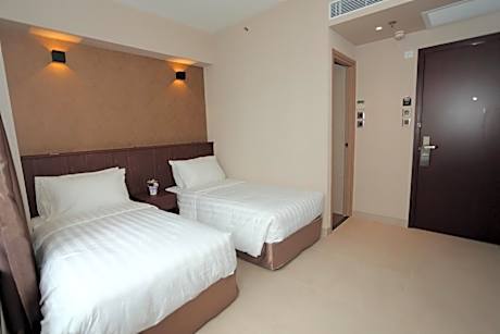 Staycation Offer - Twin Room with Free room upgrade & Late Check Out