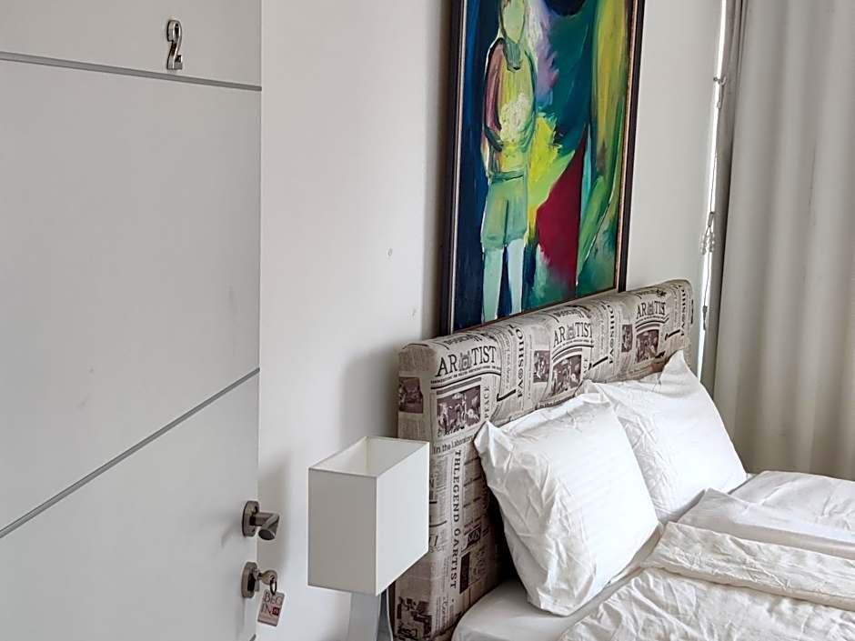 Begin19 Apartments & Hostel