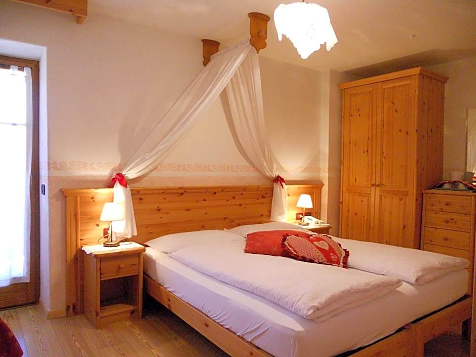 Photo 1 of 9 of 1 Double Bed or 2 Beds, Balcony
