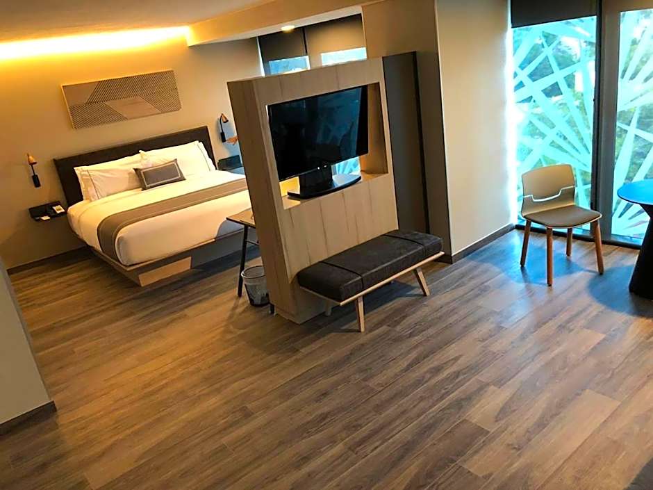 Photo 1 of 6 of 1 King Bed with Sofabed Suite