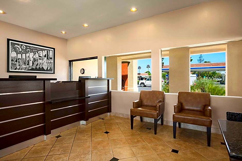 Super 8 by Wyndham Salinas