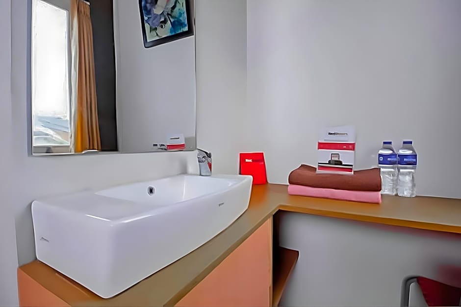 RedDoorz Syariah near DPRD Kabupaten Subang