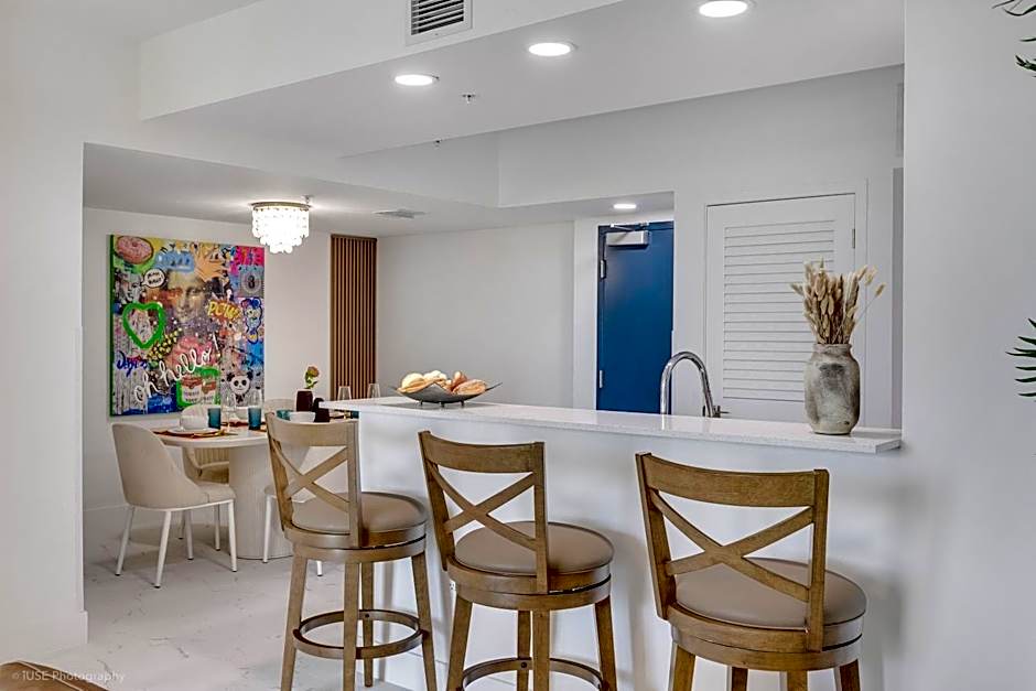 Lux 3BR City-View Retreat in Hollywood, 4th Floor