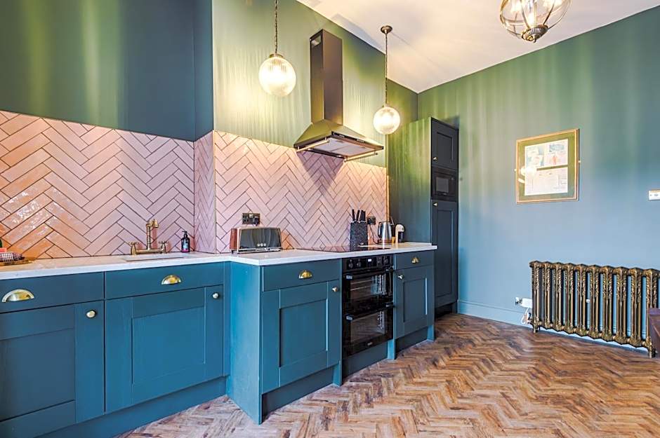 Russell Court by Orenda-Luxe