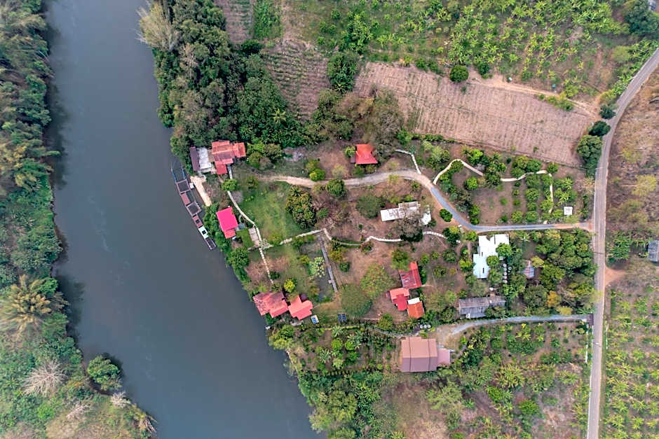 BaanRai KhunYa บ้านไร่คุณย่า