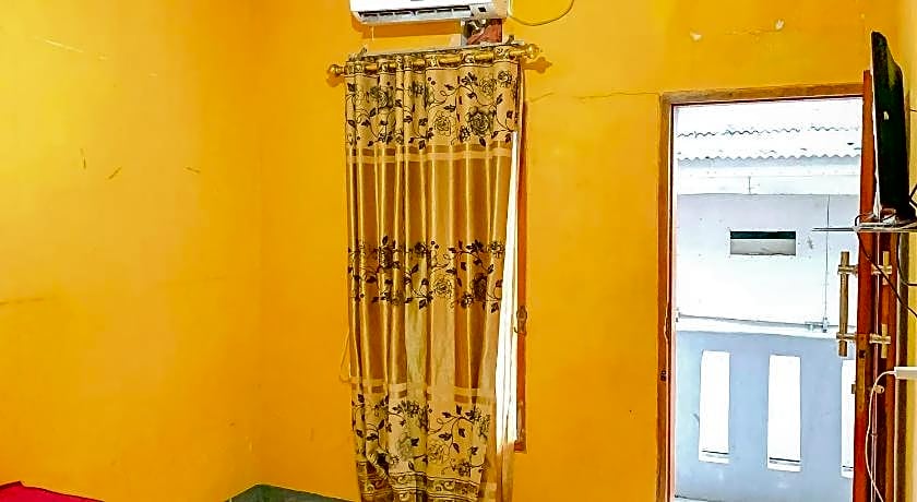 Penginapan Diar near Pantai Santolo Mitra RedDoorz