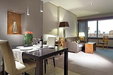 Deluxe Suite (3 People)