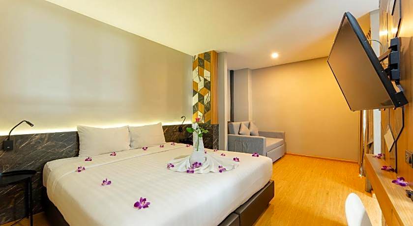 Sky Wave Patong Hotel