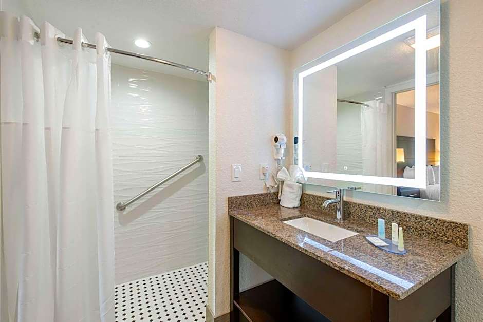 Clarion Inn & Suites Kissimmee-Lake Buena Vista South