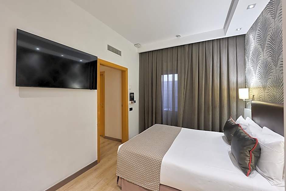 Catalonia Castellnou Hotel